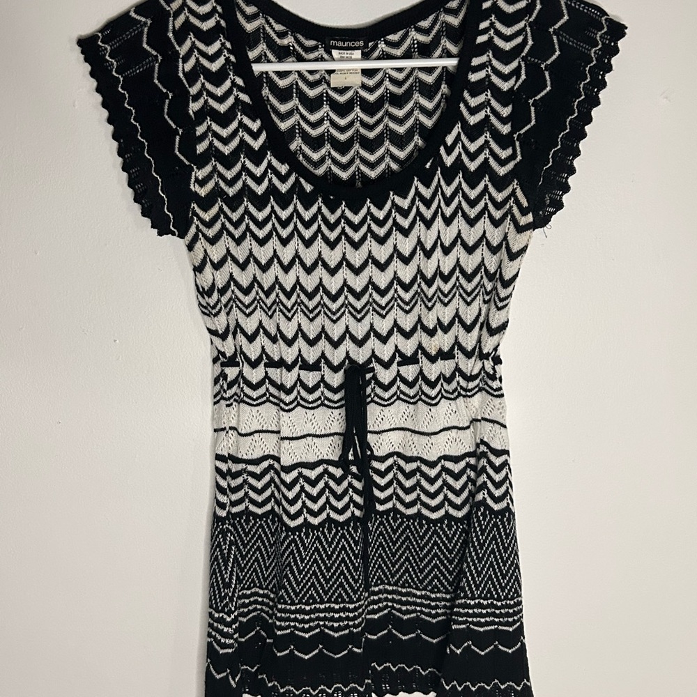 Black and White Chevron Knit Top